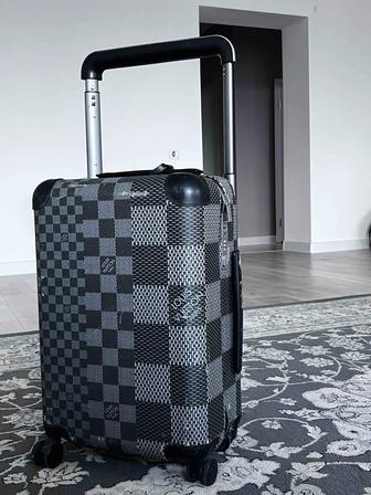 Продам чемодан оригинал Louis Vuitton