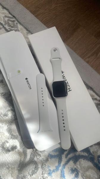 Продам Apple Watch SE 2 Gen
40 мм
Серебристый-белый