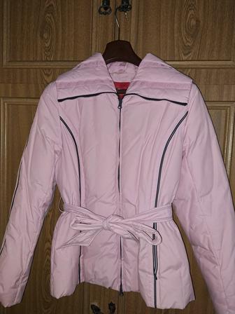 Продам женскую куртку, розовую.