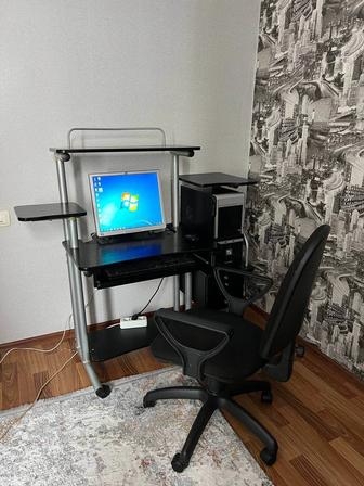 Продаю компьютер с рабочим столом и стулом