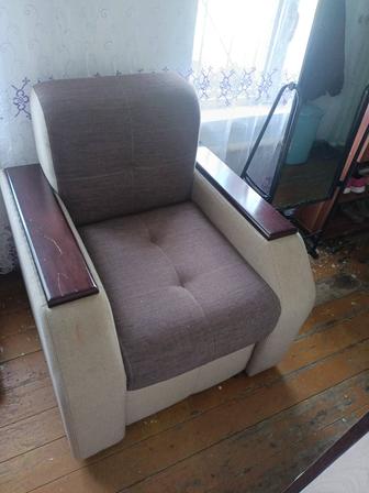 Продать диван и кресла