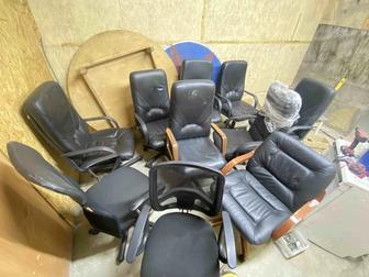 Продам кожанные офисные стулья