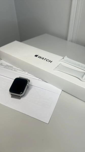 Часы Apple Watch SE 2 Gen (2022), 40 мм серебристый-белый