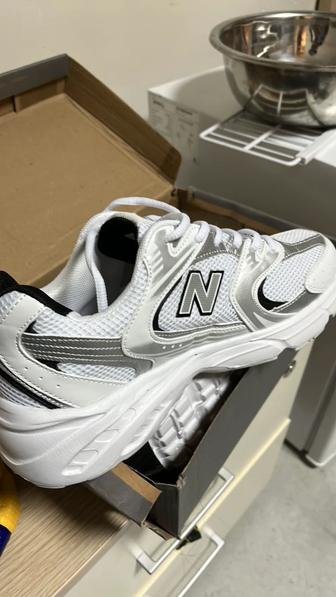 Продаются new balance 530 белые кроссовки