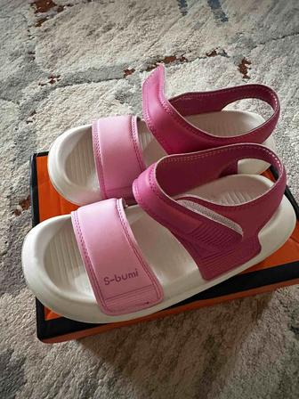 Продам детские сандали 30 размер новые