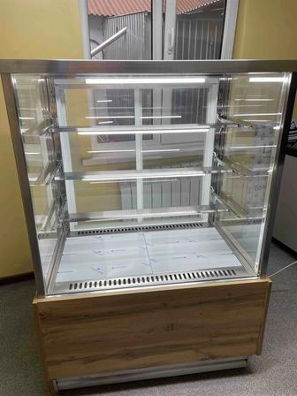 Продам холодильную витрину
