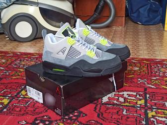 Кроссовки Nike Jordan 4, размер 41, продам