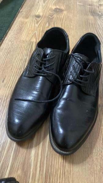 Продам туфли новые Kari. Черного цвета одевали всего один раз. Размер 42.