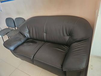 Продаётся диван офисный стулья 2 шт кресло