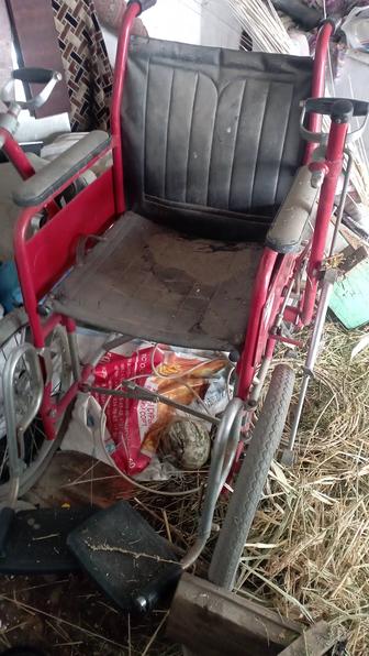 Продам инвалидную коляску торг уместен.