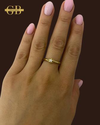 Золотое кольцо с бриллиантом для предложения