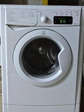 Стиральная машина indesit 5кг в хорошем состоянии