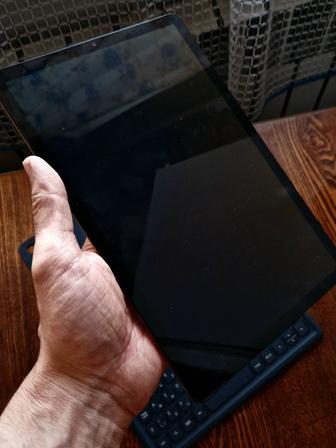 Продам планшет Galaxy Tab S5e плюс оригинальный чехол-клавиатура