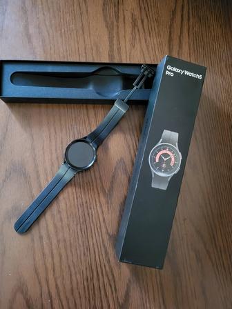 Смарт-часы Samsung Galaxy Watch5 Pro