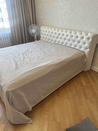 Продам двухспальную кровать с матрасом б/у