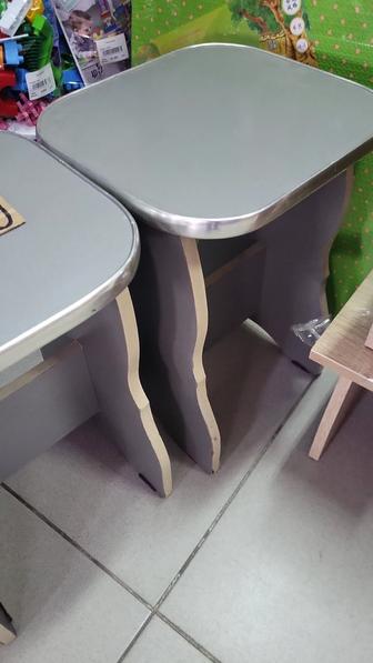 Стол 4 табуретки б/у цвет серый,в наличии 3 стола,самовывоз