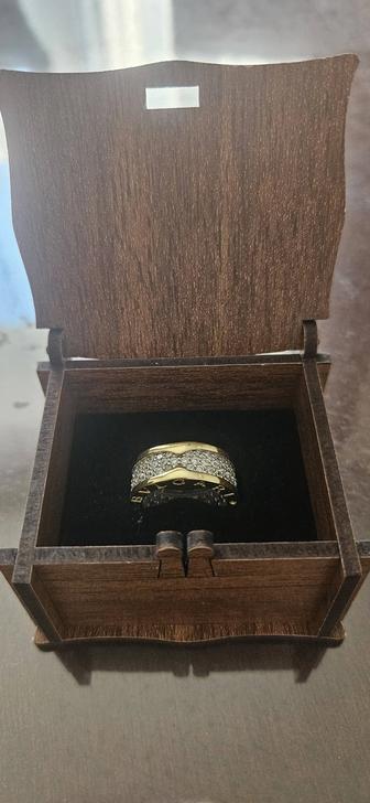 Продам золотое кольцо Bvlgari с камнями сваровски
