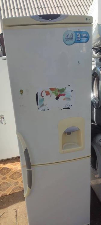 Холодильник LG с уникальным отсеком для стакана РАБОЧИЙ
