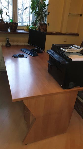 Офисные столы, тумбочки, канцелярский шкаф