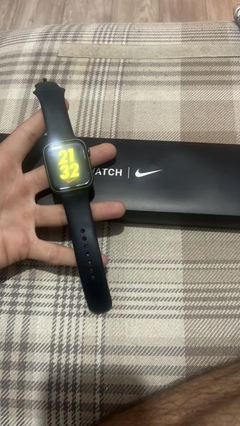 Продам Apple Watch Nike SE 44mm