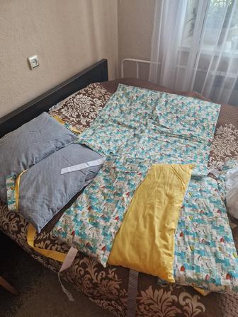 Продам бортики в манеж, одеяло, подушку и простынь