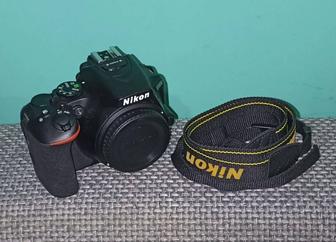 Продам зеркальный фотоаппарат Nikon D5600