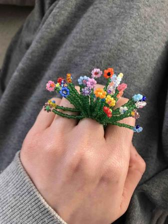 Кольцо из бисера цветочный букет