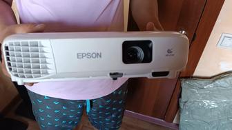 Продам проектор epson eb e01
