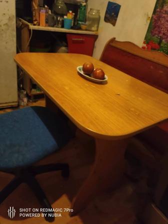 Кухонный стол со скамейкой