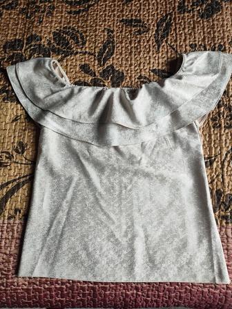 Продам женскую нарядную блузку