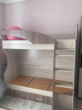 Детская мебель комплект из кровати и шкафа