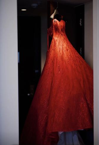 Выпускной Платье на узату красное