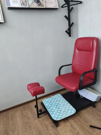 Педикюрное кресло и маникюрное кресло