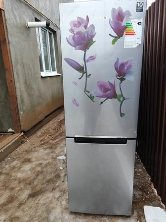 Холодильник Samsung Digital Inverter 1,75 высота