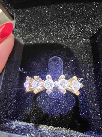 Продам бриллиантовое кольцо с 5ю цельными бриллиантами.