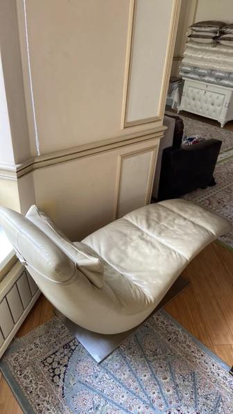 Кожаное кресло для отдыха