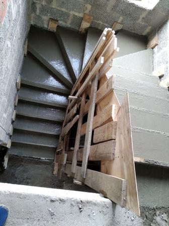 Монолитный лестница/ пандус/ стройка