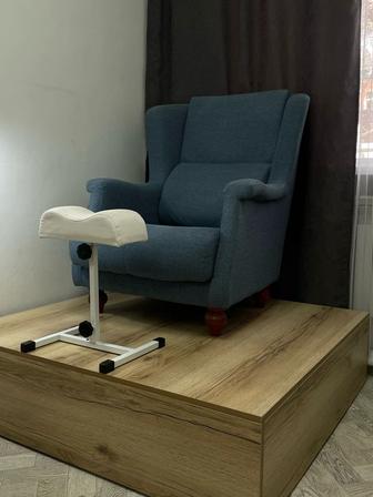 Продам кресло, подиум и подставку для ног (комплект)