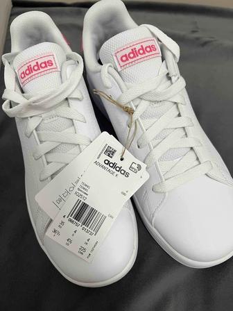 Продам оригинальные кроссовки Adidas