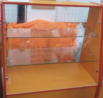 Витрина оранжевого цвета стекло 1м×50см