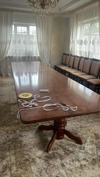 Продам стол для гостиной