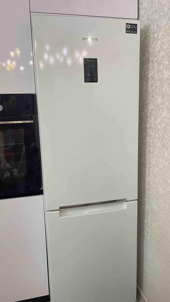 Холодильник Samsung НОВЫЙ
