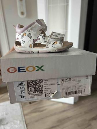 Продам сандали Geox 20 рр в идеальном состоянии