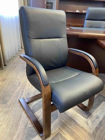 Новые офисные кресла (кожа)