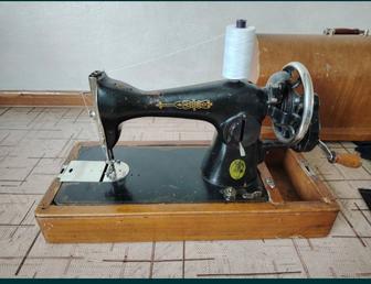 Продам советскую швейную машинку