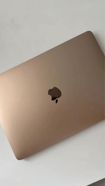 Продам MacBook Air 13 (золотой)
