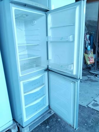 Продам холодильник Samsung в рабочем состоянии