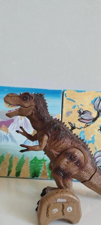 Продам игрушку интерактивный динозавр