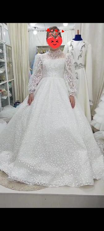 Продам шикарное свадебное платье с красивым