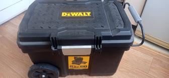 Ящик для инструмента не колесах фирменный DeWalt